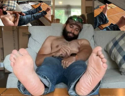 Foot POV Bearded Muscle Bloke Squirts Cum on Himself