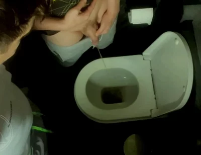 Amateur Boys Peeing Together