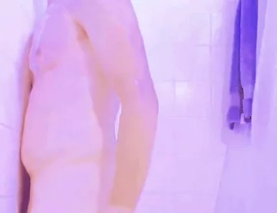 Kris Reelz- Takes a Perverted Shower