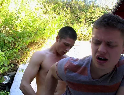 A horny college boy hook up!