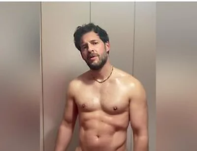 Muscle Blind White Guy Jerk Off And Cum On His Body