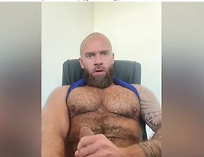 Big Muscle Bear Jerking And