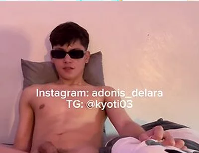 Finingger Ko Si Keanu Habang Jinajakol Sya, Sarap Daw Tangina