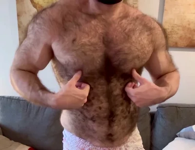 Some Dumb Puppy Pec Side Is Injured so Can’t Lift Heavy for Tricep or Chest