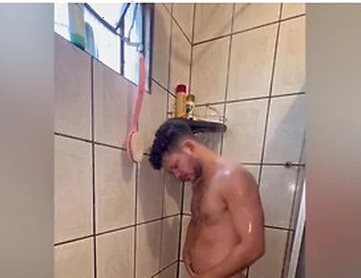Levi Brazil - Playing In The Bath