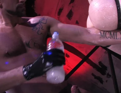 Fistpack 30 - 3 Fists in Paris