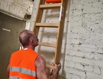 Very Hairy Builder
