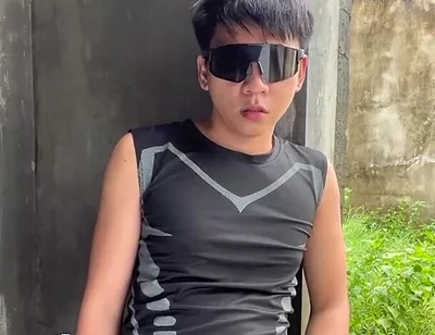 I Need Someone to Touch My Sexy Body