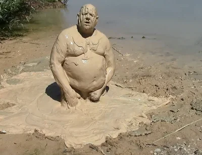 Mudbath in Creamy, Light Mud - Like Vanilla Pudding