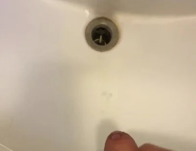 Stayed in a Houseshare for a Night and I Unloaded in the Sink