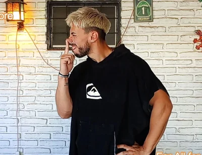 Fer Controls Nose of His Alpha Master Friend