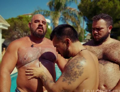 Poolside Cream Rubdown: Four Hands Slick up a Needy Sub, Sandwiched