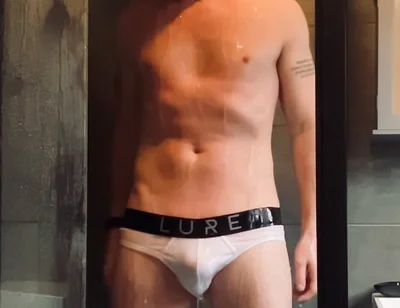 Who Likes Hot Guys in the Shower?