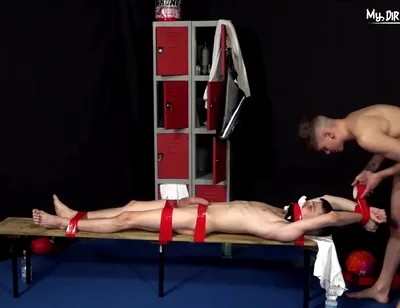 Bench-bound Sub Captivity