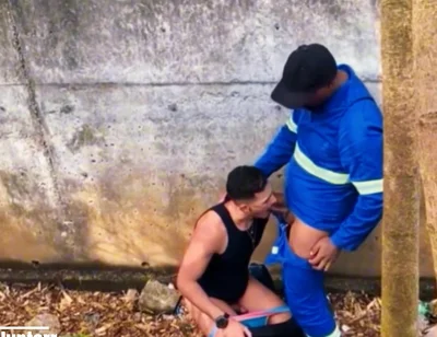 Worker Fucks in the Bush Strangers
