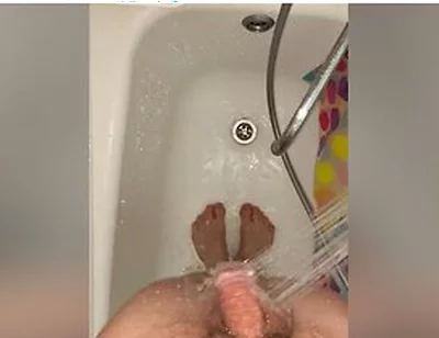 Im Peeing In The College Shower
