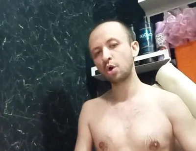 A Naked Man Jerks off His Big Dick in the Bathroom.
