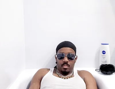 I Wash My Body in the Bath (3) (2025)