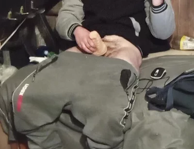 Cumshot in the Place Where I Go to Masturbate and Plus Before the Videos I Made Controll
