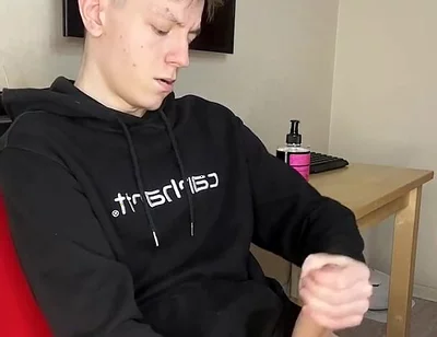 18 and Horny: Twink's Sticky Load Explosion