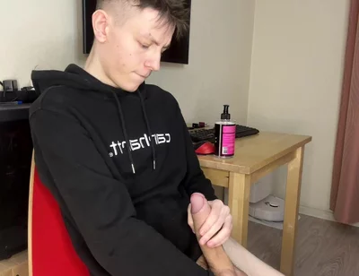 18 and Horny: Twink's Sticky Load Explosion