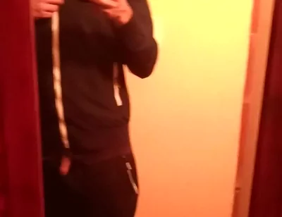 Dressed in Front of the Mirror, I Play and Show off