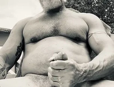 B&w Outdoor Bate