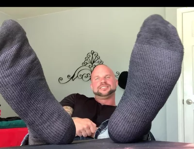 ‪why Are My Feet so Ticklish in Dress Socks?