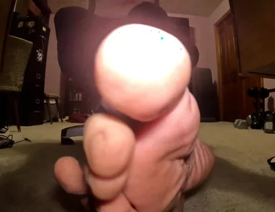 Worship My Feet While I Game!