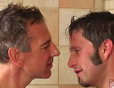 Stepdaddy Hunt: 4 Shower Buddies
